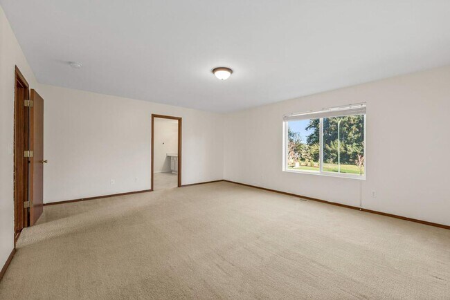 Building Photo - Updated and Spacious 3 Bed Yelm Rental!