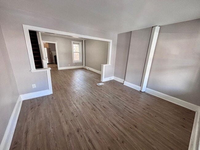 Building Photo - 3 Bedroom Home on Walnut St, Trenton