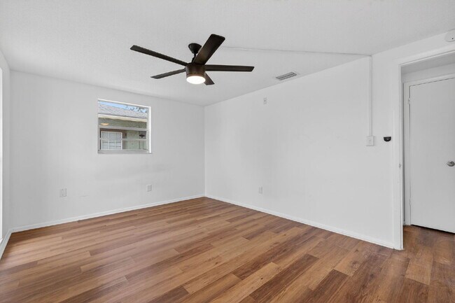 Building Photo - Beautiful 2 Bedroom, 2 Bathroom, 1 Car Garage home for rent.