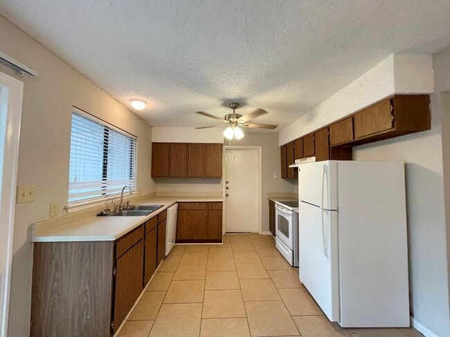 Building Photo - 9502 Quail Village Ln