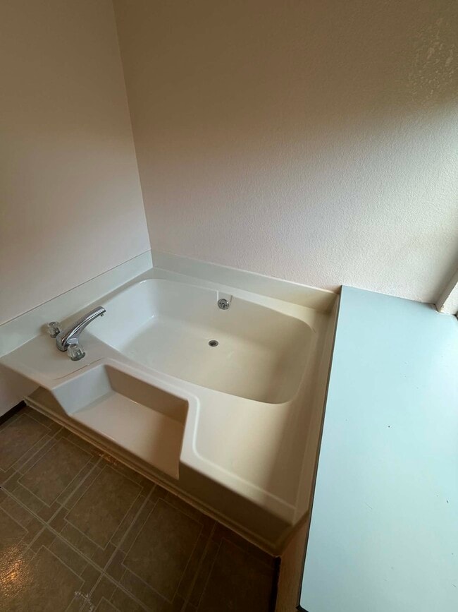 Building Photo - 725 Edelweiss Ln SE