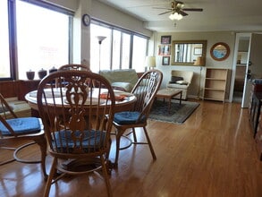 Building Photo - 1BR/1BA Penthouse Condo | University Tower...
