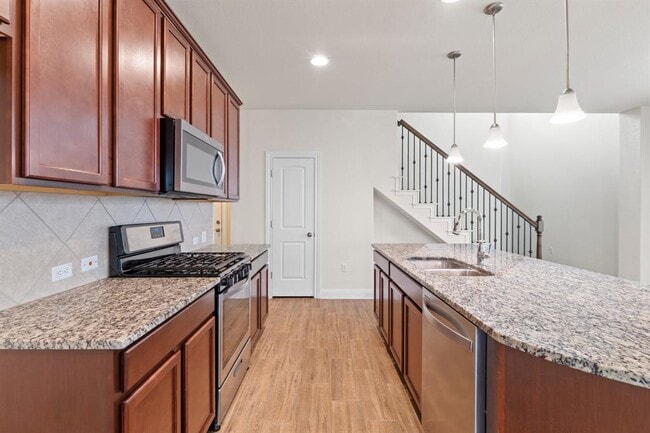 Building Photo - 14011 Hedera Dr