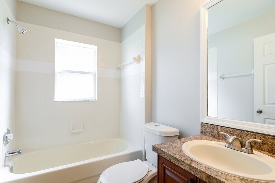 Building Photo - 17407 Garden Heath Ct