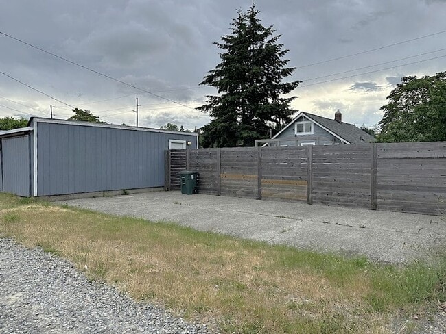 Building Photo - Cozy Meets Chic – 2BR Home with Outdoor Bliss!