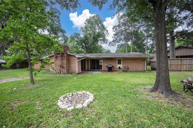 Building Photo - 2 Circle Dr