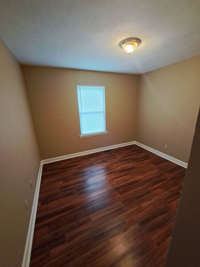 Building Photo - 3 Bedroom 1 bath house in Morristown, TN