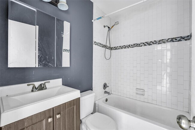 Building Photo - 4050 NE 12th Terrace