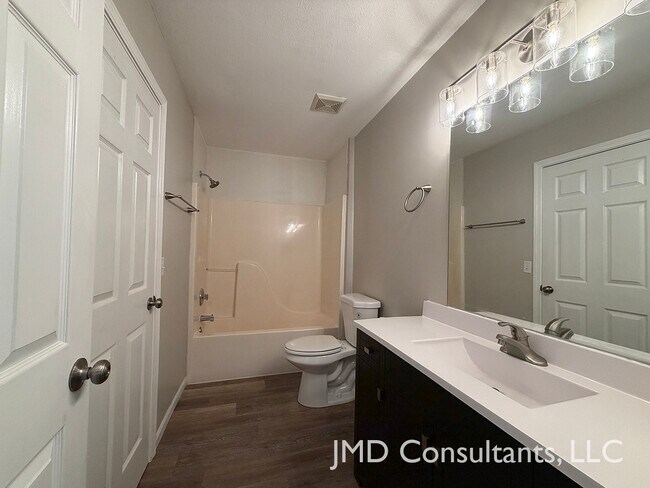 Building Photo - 1331 Valley Creek Ln