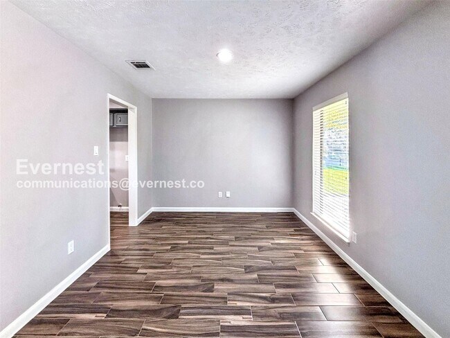 Building Photo - 21418 Park Brook Dr