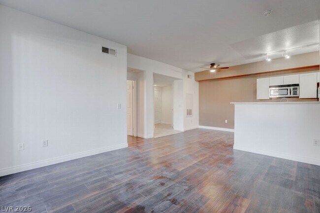 Building Photo - 231 W Horizon Ridge Pkwy