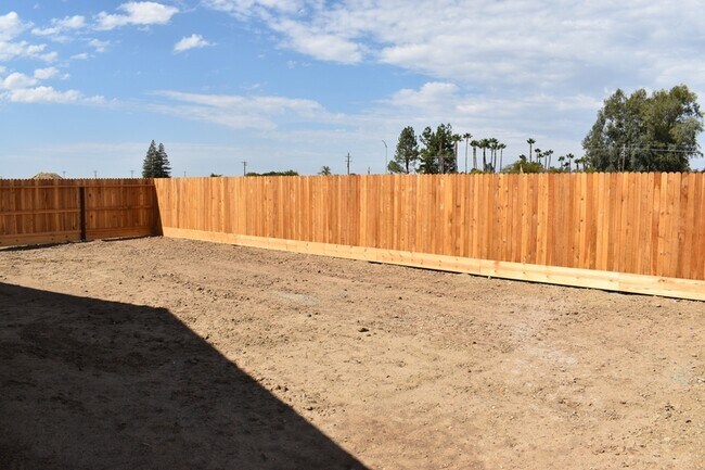 Building Photo - 685 Marshall Ln