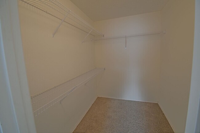 Building Photo - NE Heights Townhome Available For Move In