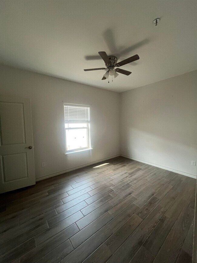 Building Photo - 7615 Laguna Del Mar Ct