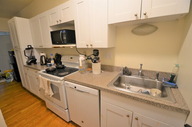 Kitchen - 35 Brookline Apartments