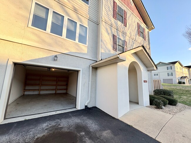 Building Photo - 19 Rose Garden Ln