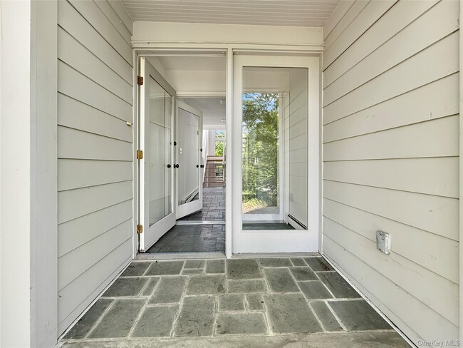 Building Photo - 44 Travis Corners Rd