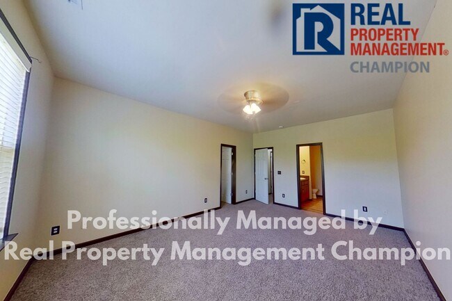 Building Photo - Beautiful Two Story Townhome with Lots of Storage!!