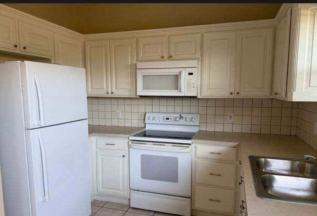 Building Photo - 2 Bed 1.5 Bath Bethany Schools