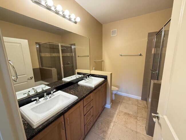 Building Photo - 7291 N Scottsdale Rd