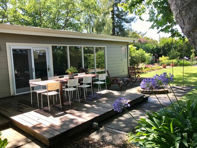 Building Photo - 3860 Linda Vista Ave