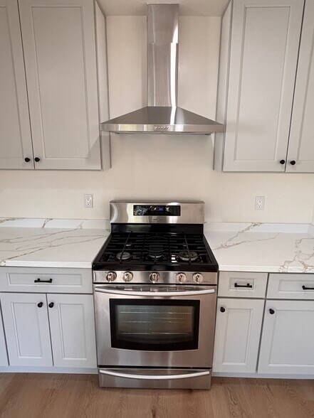 Building Photo - 6534 Peach Ave