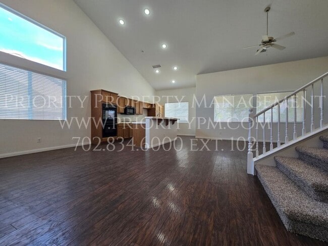 Building Photo - NORTHWEST BEAUTY! 3 Bed + Loft + Den! NEW PAINT/CARPET!