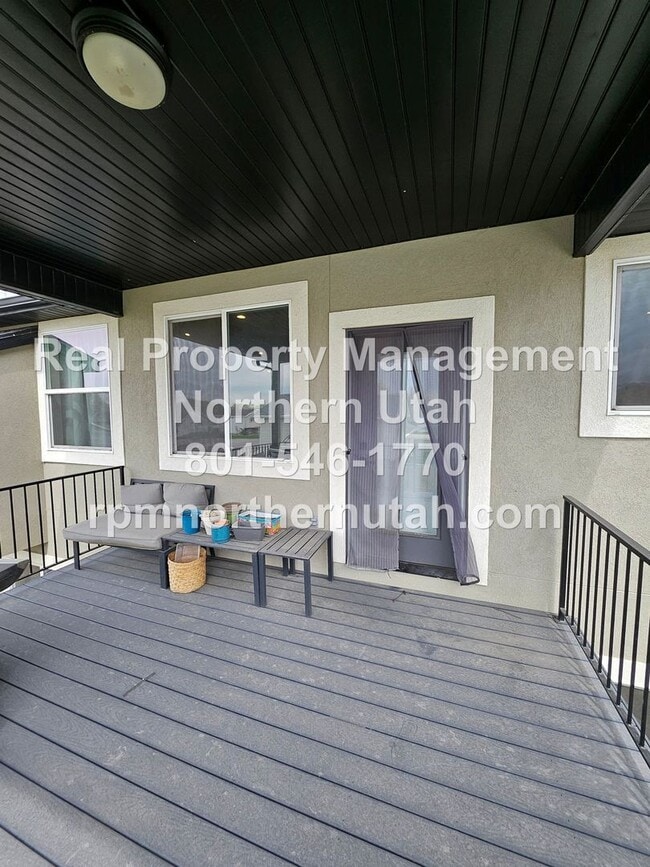 Building Photo - 3 Bedroom 2 Bath Duplex in Perry Now Avail...