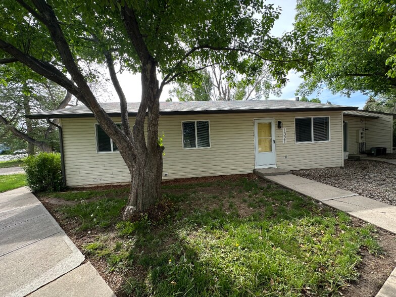 Primary Photo - 1321 Cherry St