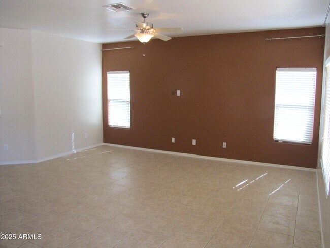Building Photo - 1046 Estancia Dr