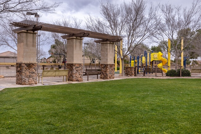 Building Photo - 4Bed/2.5 Bath Home in Maricopa! $1499 MOVE...