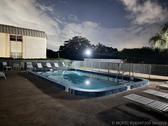 Building Photo - 10821 N Military Trl