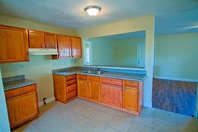 Building Photo - 2418 Mary Jewett Cir