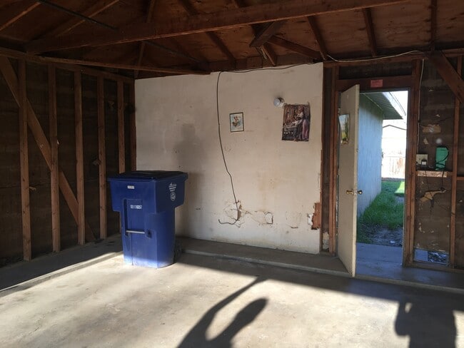 Building Photo - House