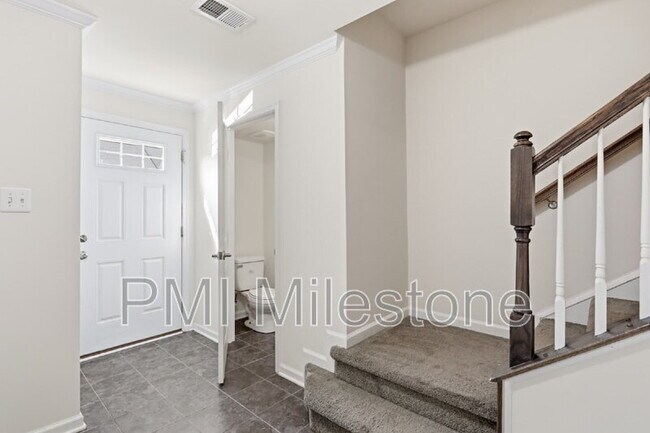 Building Photo - 72 Norwood Dr