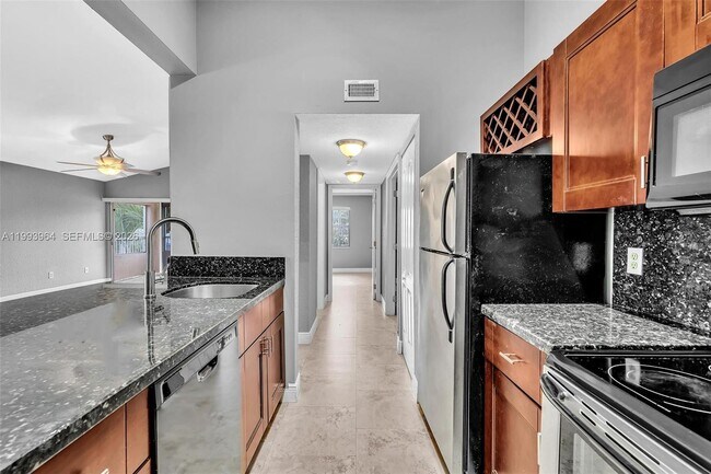 Building Photo - 2881 N Oakland Forest Dr