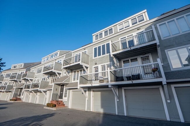 Building Photo - 432 Humphrey St