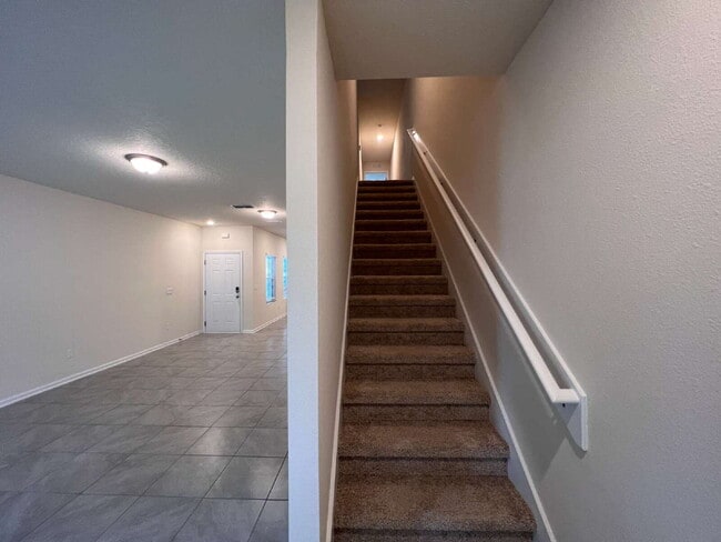 Building Photo - Charming 3-Bedroom Townhome for Rent in De...