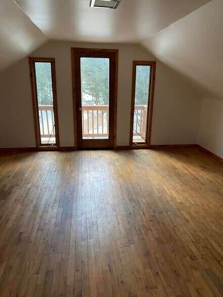 Building Photo - 304 Cabin Creek Rd