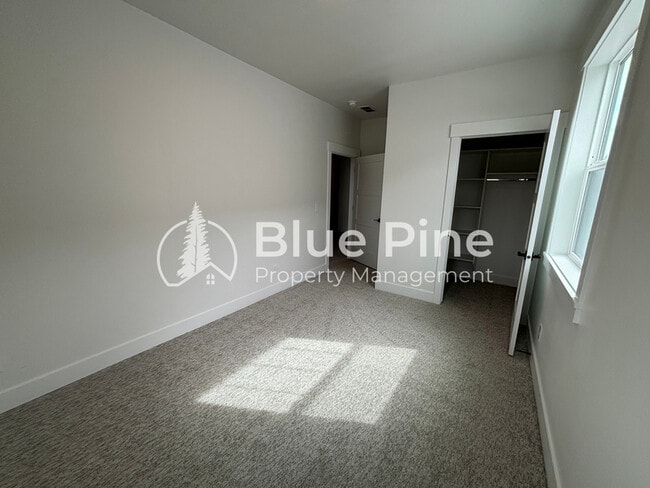 Building Photo - 1375 Latah Ave