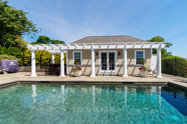 Building Photo - 3 Barclay Sq