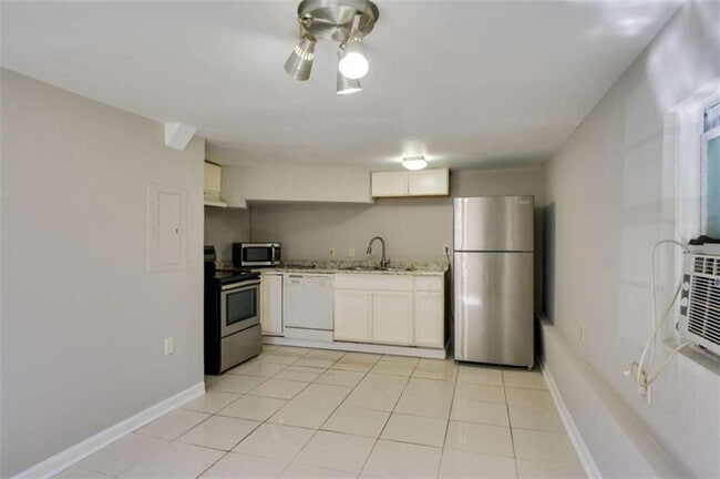 Building Photo - 1459 Hartford Ave SW