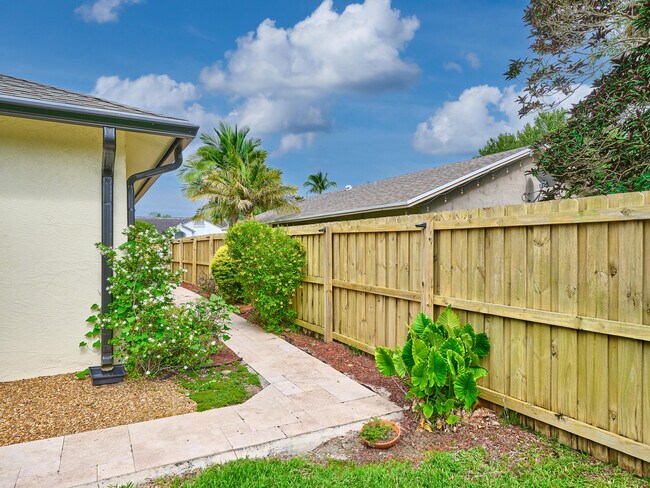 Building Photo - 1267 Summerwood Cir