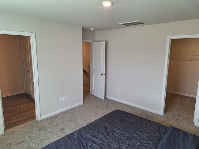 Building Photo - 725 Gatestone Ln