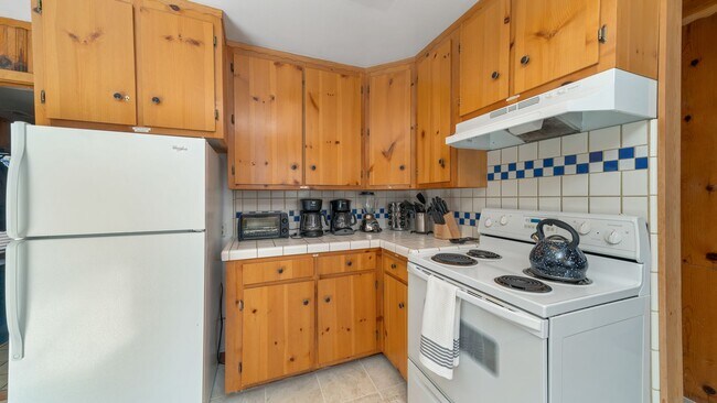 Building Photo - Lovely home with lake views available for ...