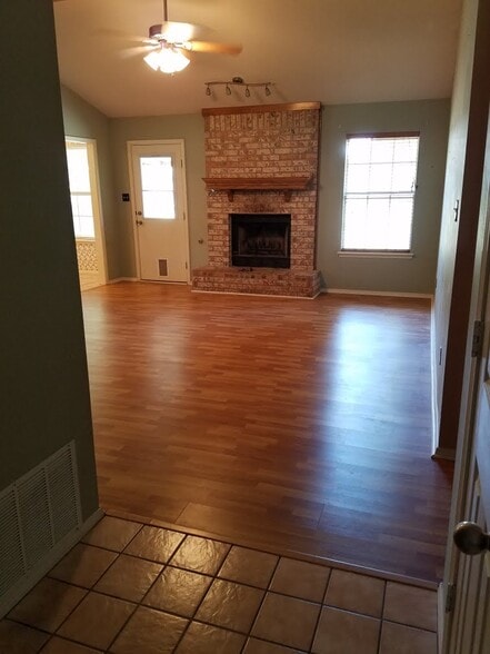 Building Photo - 2206 Aspen Ter