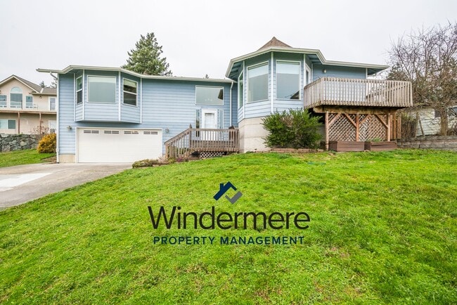 Building Photo - 3 bedroom 2.5 bath Two Story Home with a View! *Short lease only*