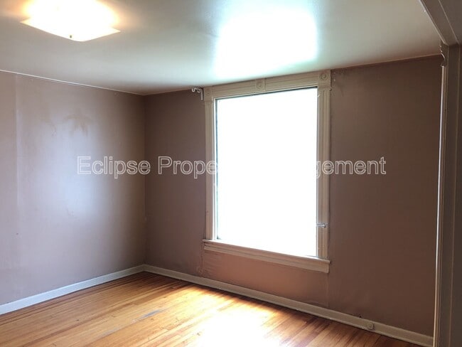 Building Photo - 721 3rd St