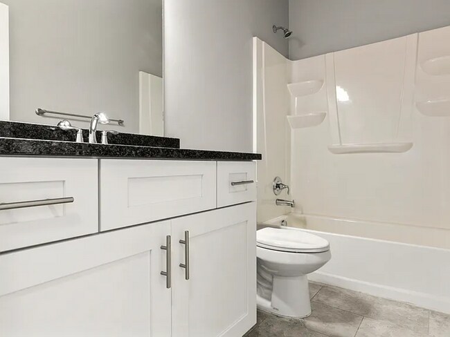 Building Photo - Spacious 5 Bed, 3 Bath Home with Mountain Views