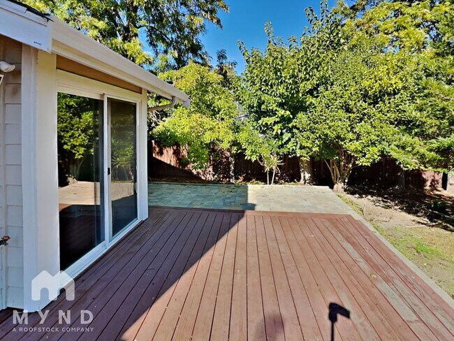 Building Photo - 990 Tera Ct